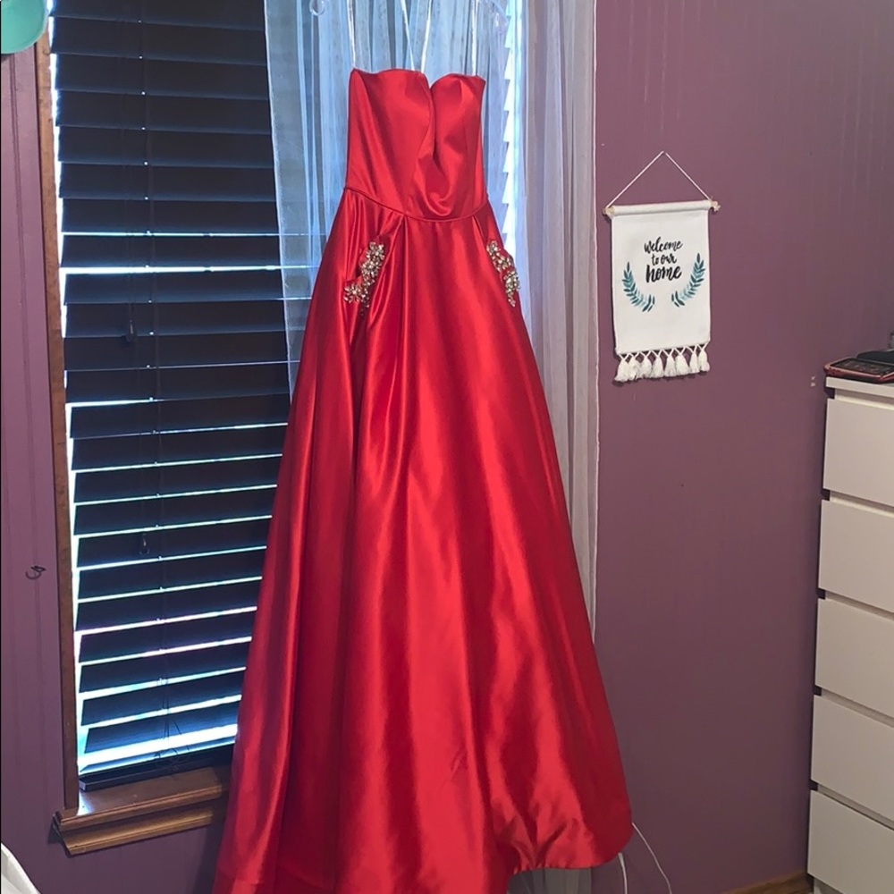 BRAND NEW Sherri Hill Strapless Dress